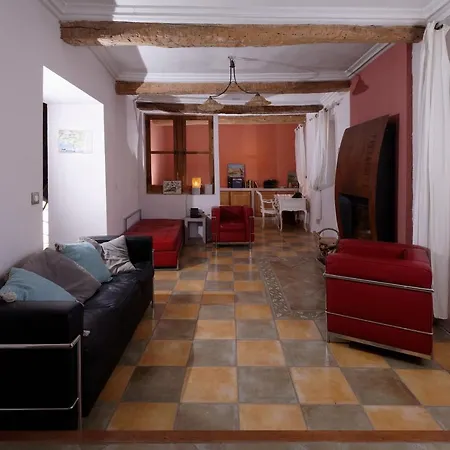 La Belle Cour Bed & Breakfast