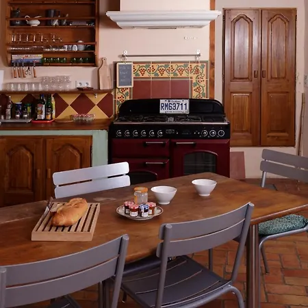 Bed & Breakfast La Belle Cour Céreste